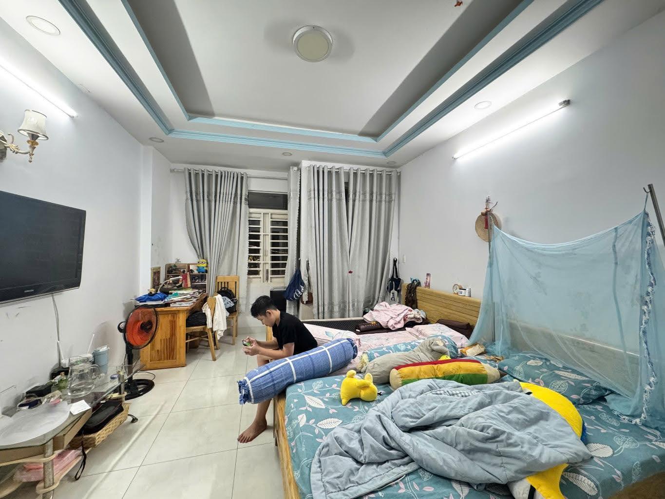 BÁN NHÀ 3 TẦNG, HẺM XE HƠI PHẠM VĂN ĐỒNG,  56M², SỔ NỞ HẬU, GIÁ 6.4 TỶ TL - Ảnh 2